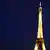 Ейфелева вежа у Парижі ввечері 2 травня під час акції подяки медперсоналу 