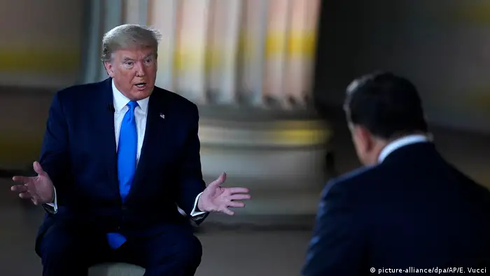 USA | Washington | Donald Trump während einer Fernsehaufzeichnung mit dem US-Sender Fox News im Lincoln Memorial