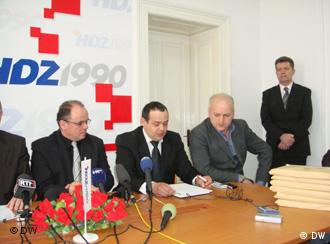 Zvonko Jurišić (HSP BiH), Mišo Relota (HDZ BiH i Ivan Musa (HKDU) na konferenciji za novinare u Mostaru.