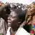 Frauen betrauern Tote von Jos (Foto: AP)