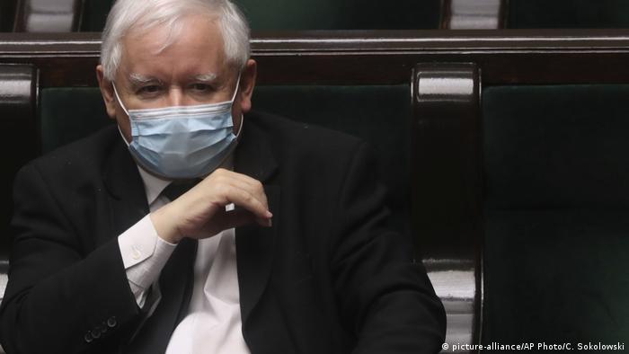 Jaroslaw Kaczynski wears a mask in parliament