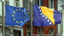 BRUSSELS, BELGIUM - MARCH 04: (----EDITORIAL USE ONLY Äì MANDATORY CREDIT - EU COUNCIL / HANDOUT - NO MARKETING NO ADVERTISING CAMPAIGNS - DISTRIBUTED AS A SERVICE TO CLIENTS----) Flags of Bosnia and Herzegovina and Europe Union are seen before Chairman and Serb member of the tripartite Presidency of Bosnia and Herzegovina Milorad Dodik and High Representative of the European Union for Foreign Affairs and Security Policy, Federica Mogherini meeting in Brussels, Belgium on January 29, 2019.
Dursun Aydemir / Anadolu Agency | Keine Weitergabe an Wiederverkäufer.