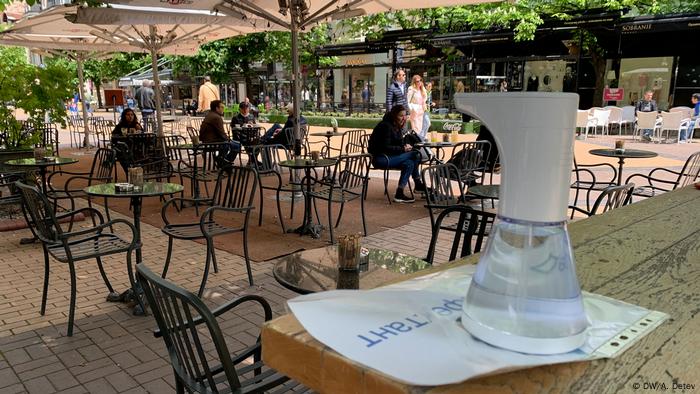 В България храненето в ресторант на открито отново е позволено В България храненето в ресторант на открито отново е позволено