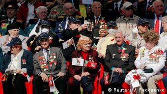 Ветераны без масок на военном параде в Минске 9 мая 2020 года
