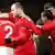 ManU-Spieler, u.a. Wayne Rooney bejubeln Treffer gegen den AC Mailand. Foto: AP