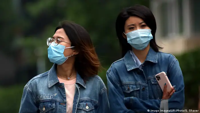 Symbolbild Asiatische Menschen mit Mundschutz
