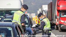 Border controls between Germany and Austria (picture-alliance/picturedesk.com/F. Neumayr)