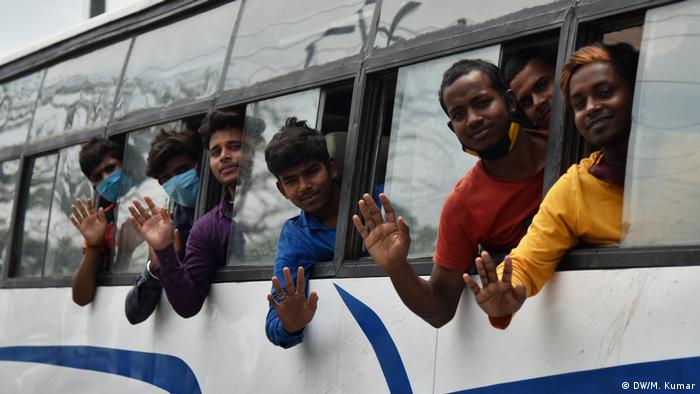 रोजगार के असमंजस के बीच लौटने लगे प्रवासी | भारत | DW | 16.06.2020
