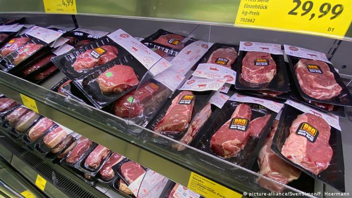 Werkverträge Fleisch
Aldi will die Fleischpreise senken.