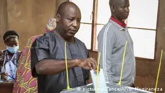 Evariste Ndayishimiye en train de voter lors de la présidentielle (Archives - Gitega, 20.05.2020) 