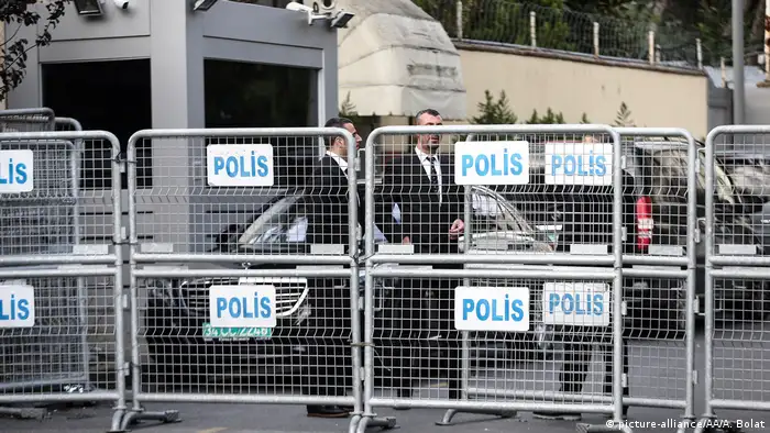 Türkei Istanbul Tötung von Journalist Jamal Khashoggi | Polizeibarrikade vor saudischem Konsulat