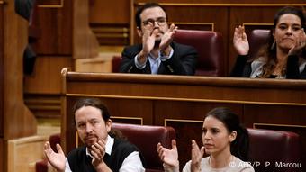 Partei Podemos teilt einen Grundeinkommen in Spanien mit