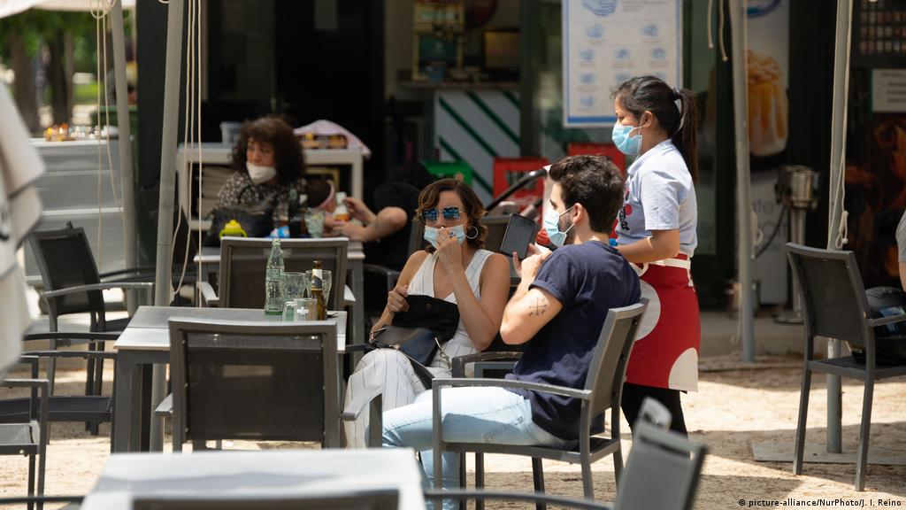 Coronavirus Latest Spain Eases Restrictions In Big Cities News Dw 25 05 2020