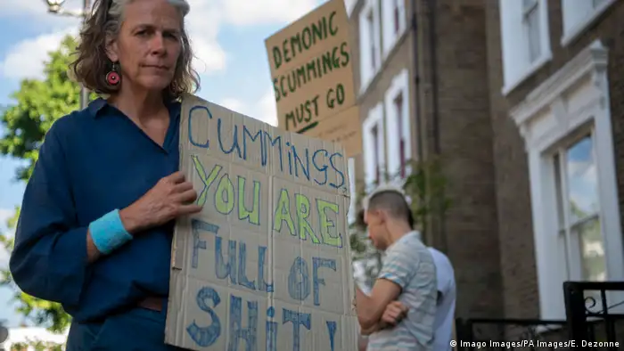 Großbritannien Dominic Cummings Proteste
