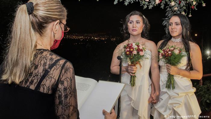 Alexandra y Daritza han hecho historia al convertirse en la primera pareja del mismo sexo en contraer legalmente matrimonio en Costa Rica.
