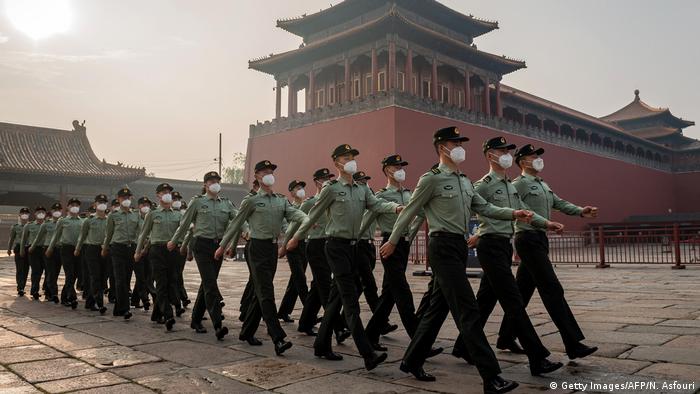 China Soldaten in Beijing (Getty Images/AFP/N. Asfouri)