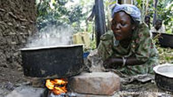 Traditionelles Kochen in Uganda