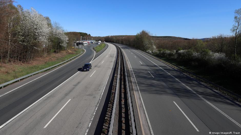 Coronavirus drives down German traffic deaths, bicycle deaths up | News | DW - Vimarsana News
