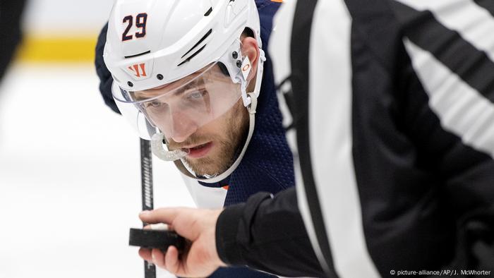 Opinion Leon Draisaitl The Best Ice Hockey Player In The World Right Now Sports German Football And Major International Sports News Dw 22 09 2020