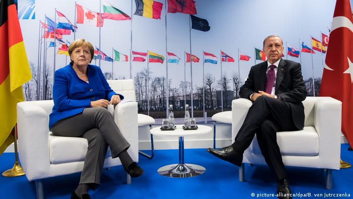 Nato-Gipfel - Angela Merkel und Recep Tayyip Erdogan
