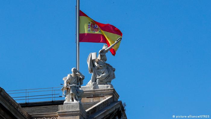 Spanien | Staatstrauer wegen Coronavirus: Flagge auf Halbmast