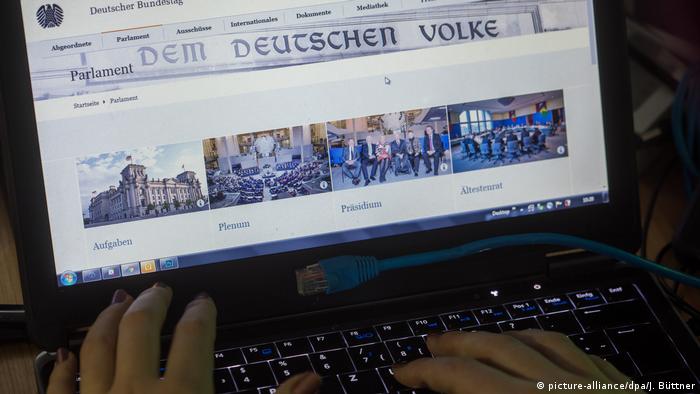 Web page of the German Bundestag on a computer