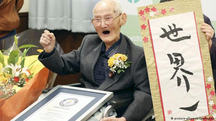 ببلوغه 112 عاما، بات شيتيتسو واتانابي الياباني أكبر معمر في العالم 