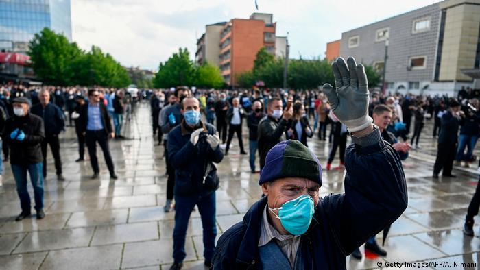Kosovo Pristina | Protest Anhänger Vetevendosje-Partei