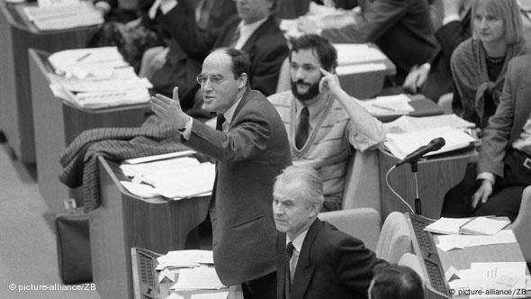Γκρέγκορ Γκύζι, 1990 Γκρέγκορ Γκύζι, 1990