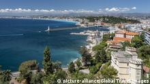 panoramic view of Nice, Cote d Azur, france | Verwendung weltweit, Keine Weitergabe an Wiederverkäufer.