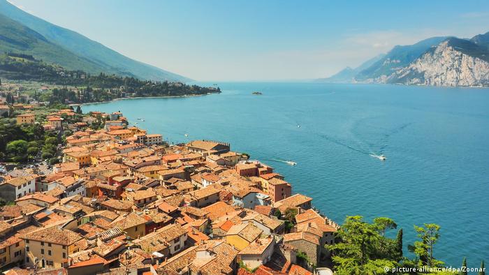  Italien | Luftaufnahme der Stadt Malcesine am Gardasee (picture-alliance/dpa/Zoonar)