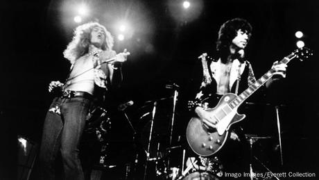 Led Zeppelin-Sänger Robert Plant und Gitarrist Jimmy Page gemeinsam auf der Bühne(Imago Images/Everett Collection)