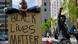 "Vidas negras importam": manifestante segura cartaz em protesto pela morte de George Floyd em Boston "Vidas negras importam": manifestante segura cartaz em protesto pela morte de George Floyd em Boston