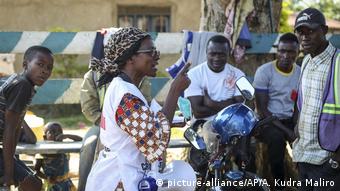 Séance de sensibilisation sur la maladie à virus Ebola dans l'est de la RDC.