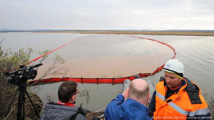 El Servicio de Rescate Marino de Rusia participa en el rescate ecológico
