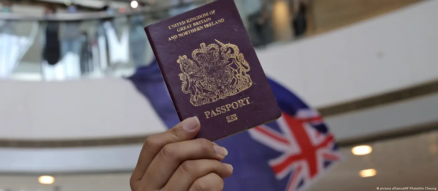 向港人伸援手英国扩展BNO入籍权