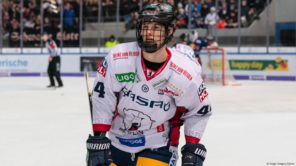 Nhl Entry Draft Tim Stutzle Lukas Reichel Make German Hockey History Sports German Football And Major International Sports News Dw 07 10 2020