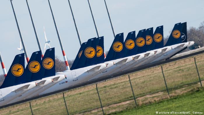 Deutschland Lufthansa Flugzeuge in Schönefeld