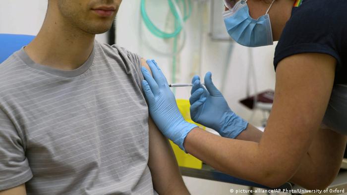 Großbritannien Virus Outbreak Impfung Symbolbild 