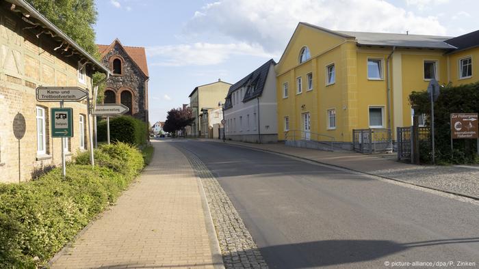Blick auf die Hauptstraße in Finowfurt, einem Ortsteil der Gemeinde Schorfheide (Foto: picture-alliance/dpa/P. Zinken)