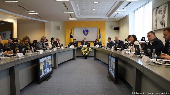 Kosovo Regierungstreffen in Pristina
