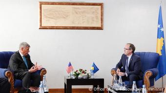 Kosovo Avdullah Hoti und Philip Kosnet