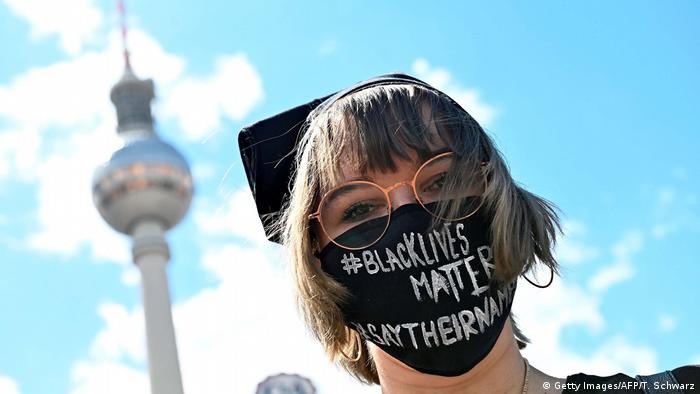 Deutschland Berlin | Proteste gegen Rassismus am Alexanderplatz