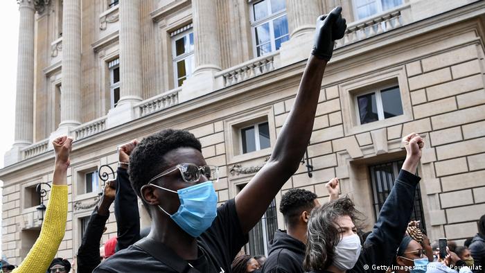 Pengunjuk rasa di Paris (Getty Images/AFP/A.-C. Poujoulat)