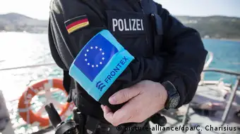 La police des frontières européenne est accusée de refouler des migrants en mer, ce qui est interdit