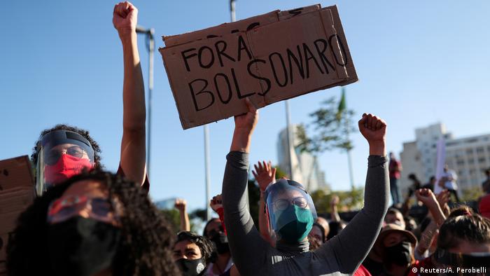Resultado de imagem para Protestos contra Bolsonaro são realizados em cidades do país