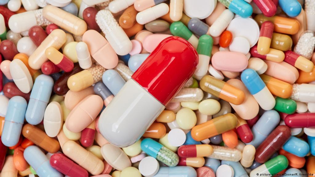 Pfizer anunţă că pastila sa anti-COVID reduce riscul de spitalizare şi de deces cu 89%