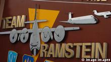 Die US Air Base in Ramstein am Freitag (6.5.2005). Ramstein ist der grˆﬂte US-Milit‰rflughafen auﬂerhalb der USA und bildet eine eigene amerikanische Stadt mitten in Deutschland. Im Bild: ein Schild auf dem Flugplatz-Areal. *** The US Air Base in Ramstein on Friday 6 5 2005 Ramstein is the largest US military airport outside the US and forms its own American city in the middle of Germany In the picture a sign on the airfield area Ramstein06050519D.jpg