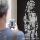 Banksy reaparece en Nottingham con el grafiti de una niña con hula hoop