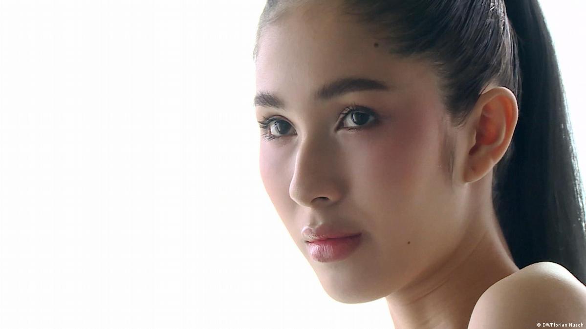 Porno yoshlarni yashirish Ogzingizda gag bilan porno tomosha qilish